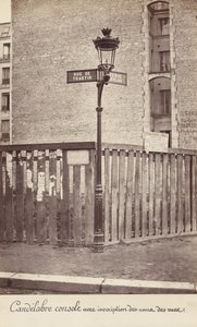 Kandelaarconsole met straatnameninscriptie door Charles Marville